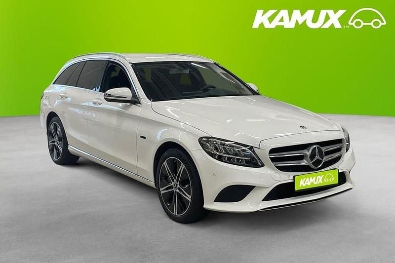 Vit Begagnad 2020 Mercedes C300e Kombi | 244 900 kr (Superpris) - Bild 1/3
