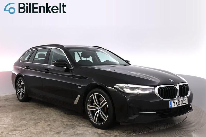 Svart Begagnad 2022 BMW 530 Kombi | 274 900 kr - Bild 1/4
