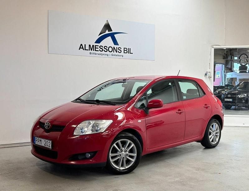 Röd Begagnad 2009 Toyota Auris Halvkombi | 39 900 kr (Superpris) - Bild 1/4