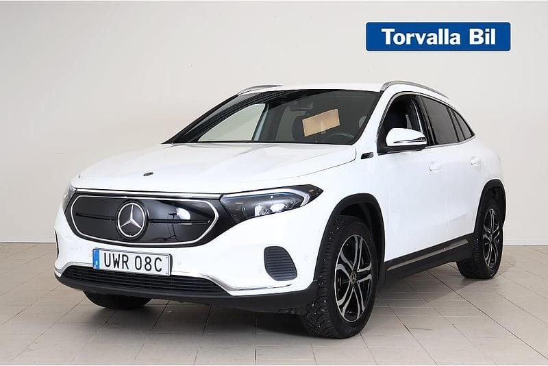 Vit Begagnad 2022 Mercedes EQA300 SUV | 379 900 kr (Marknadspris) - Bild 1/3