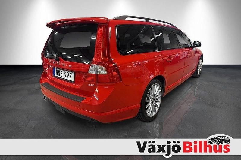 Begagnad Volvo V70 R-Design 175 HK (128 kW) 2010 Röd Kombi