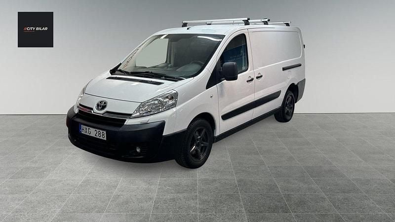Vit Begagnad 2013 Toyota Proace Van | 79 900 kr (Marknadspris) - Bild 1/4