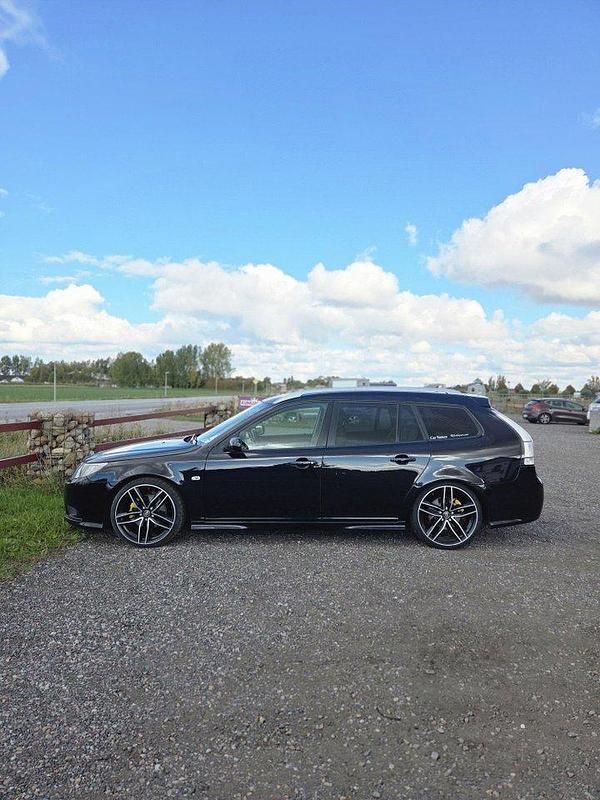 Svart Begagnad 2010 Saab 9-3 Vector Kombi | 62 999 kr (Dyr) - Bild 1/4