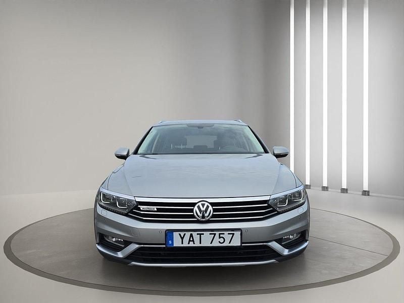 Silver Begagnad 2016 VW Passat Alltrack Kombi | 149 000 kr (Bra pris) - Bild 1/4