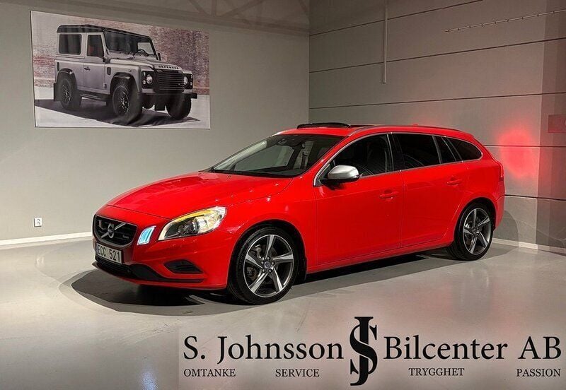 Röd Begagnad 2012 Volvo V60 R-Design Kombi | 169 900 kr (Marknadspris) - Bild 1/4