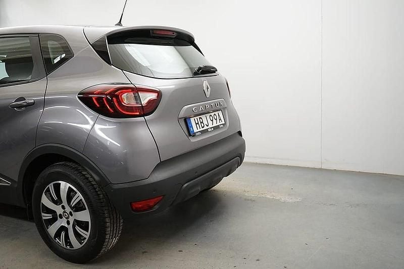 Begagnad Renault Captur Zen 91 HK (66 kW) 2019 Grå SUV