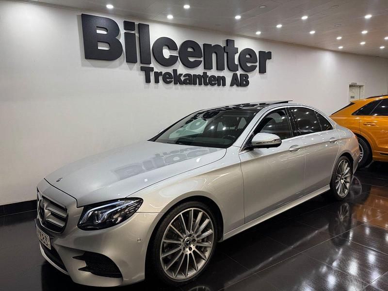 Silver Begagnad 2018 Mercedes E220 AMG Sedan | 359 900 kr (Dyr) - Bild 1/4