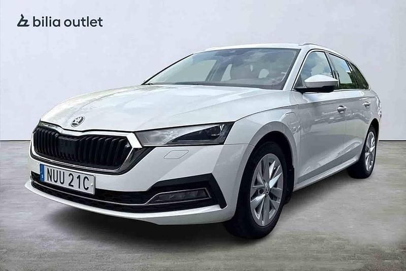 Vit Begagnad 2022 Skoda Octavia Kombi | 249 900 kr - Bild 1/1