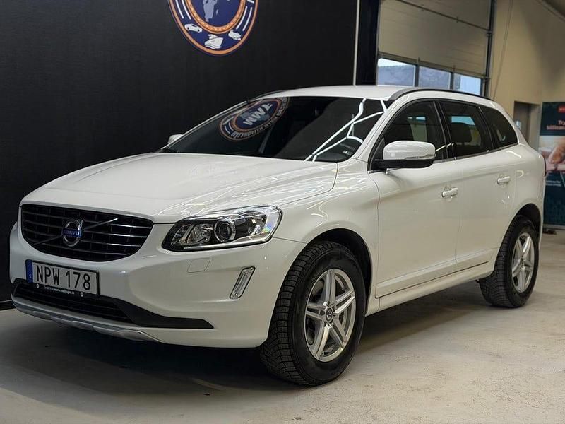 Begagnad Volvo XC60 Momentum 181 HK (133 kW) 2015 Vit SUV