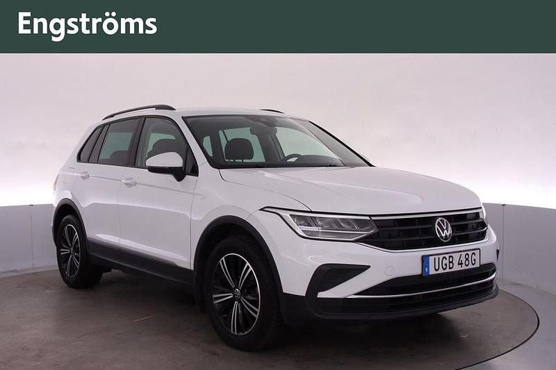 Vit Begagnad 2022 VW Tiguan SUV | 309 000 kr (Marknadspris) - Bild 1/4
