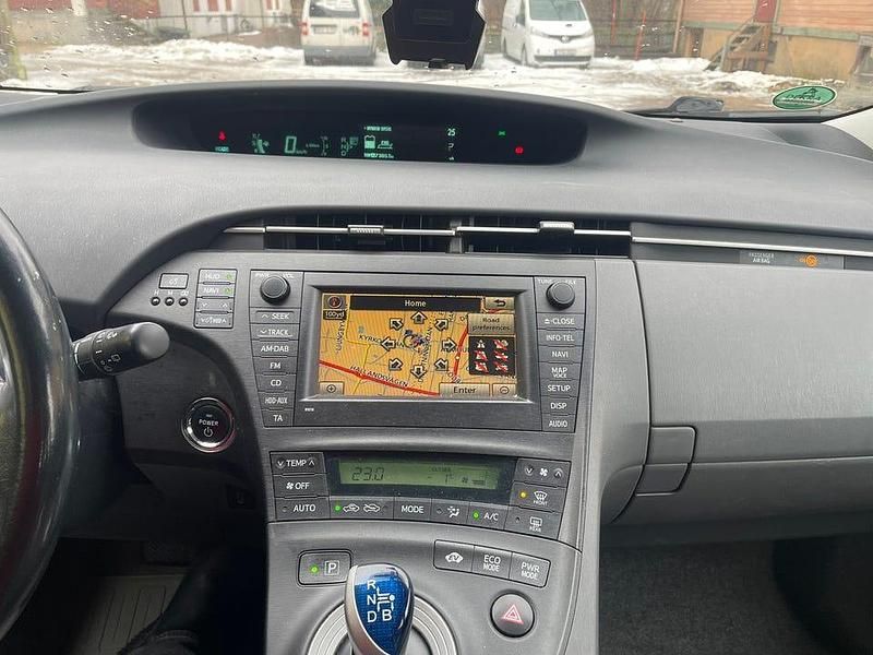 Begagnad Toyota Prius 136 HK (100 kW) 2010 Halvkombi