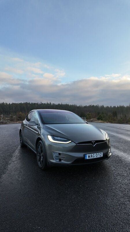 Brun Begagnad 2016 Tesla Model X SUV | 359 900 kr - Bild 1/4