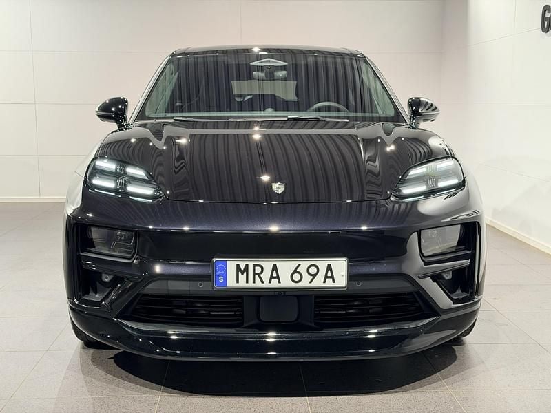 Begagnad Porsche Macan Turbo 469 kW (639 HK) 2024 Svart SUV
