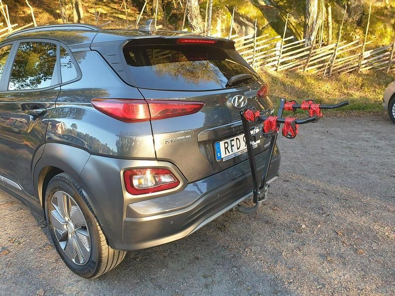 Grå Begagnad 2020 Hyundai Kona Premium SUV | 210 000 kr (Lite dyr) - Bild 1/4