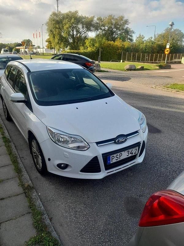 Vit Begagnad 2013 Ford Focus Trend Kombi | 35 000 kr (Bra pris) - Bild 1/4