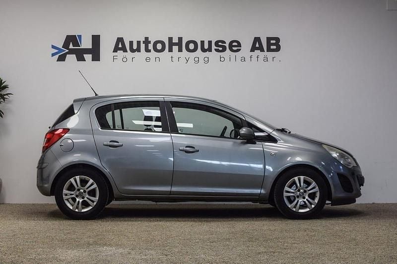 Begagnad Opel Corsa Enjoy 86 HK (63 kW) 2011 Grå Halvkombi
