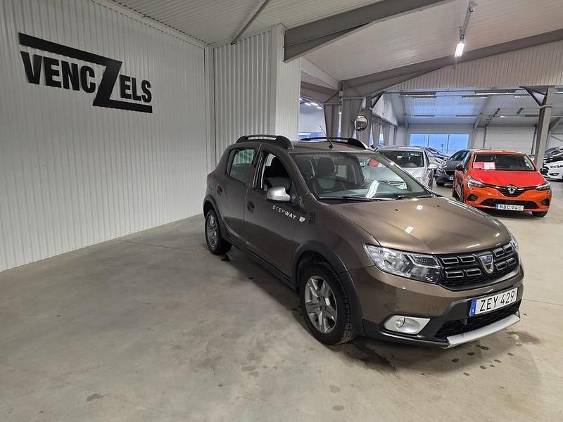 Begagnad Dacia Sandero Stepway 90 HK (66 kW) 2018 Brun metallic Kombi