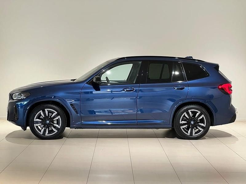 Begagnad BMW iX3 M Sport 210 kW (286 HK) 2024 Blå SUV