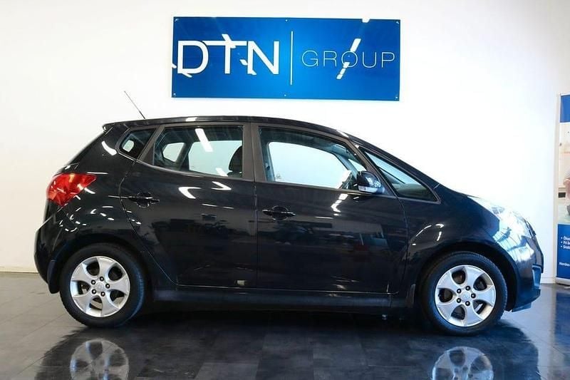 Svart Begagnad 2011 Kia Venga Comfort Halvkombi | 79 500 kr (Bra pris) - Bild 1/4
