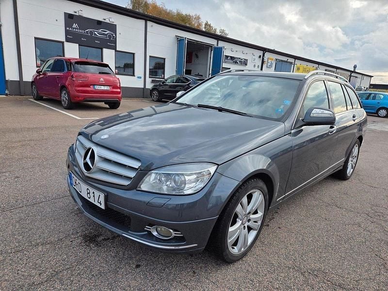 Mörkgrå (grå) Begagnad 2008 Mercedes C230 Avantgarde Kombi | 59 900 kr (Lite dyr) - Bild 1/4