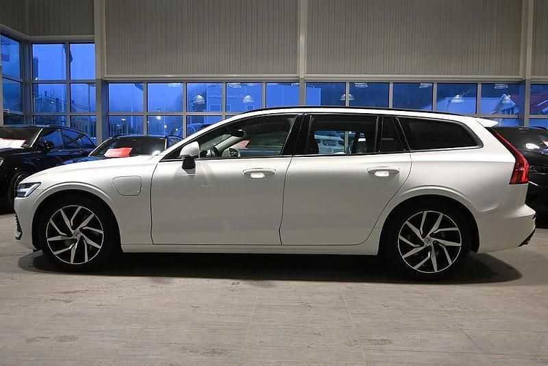 Begagnad Volvo V60 Momentum 253 HK (186 kW) 2019 Vit Kombi