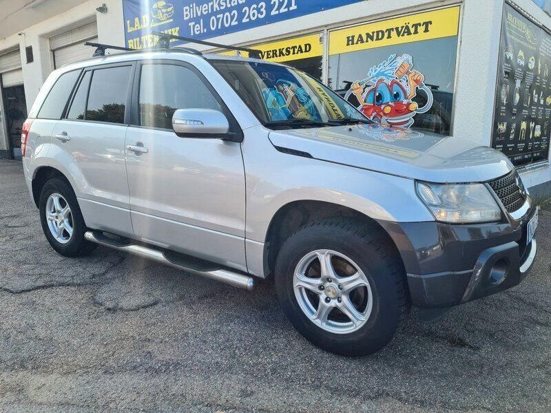 Grå Begagnad 2012 Suzuki Grand Vitara SUV | 84 900 kr - Bild 1/4