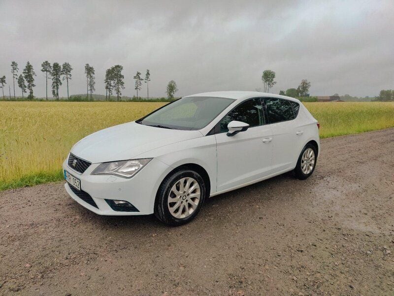 Vit Begagnad 2013 Seat Leon Style Halvkombi | 49 000 kr (Marknadspris) - Bild 1/1