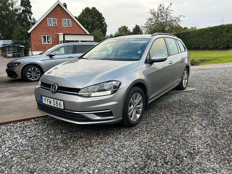 Silver Begagnad 2017 VW Golf VII Kombi | 138 000 kr (Dyr) - Bild 1/4