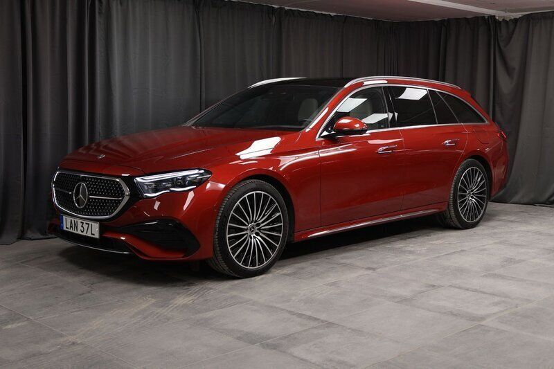 Röd Begagnad 2023 Mercedes E300 Premium Plus Kombi | 699 000 kr (Marknadspris) - Bild 1/4