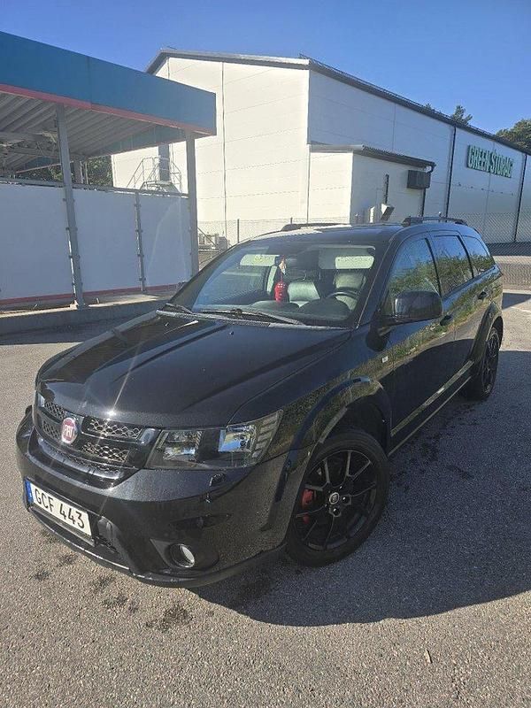 Svart Begagnad 2015 Fiat Freemont Black Code SUV | 125 000 kr (Marknadspris) - Bild 1/4