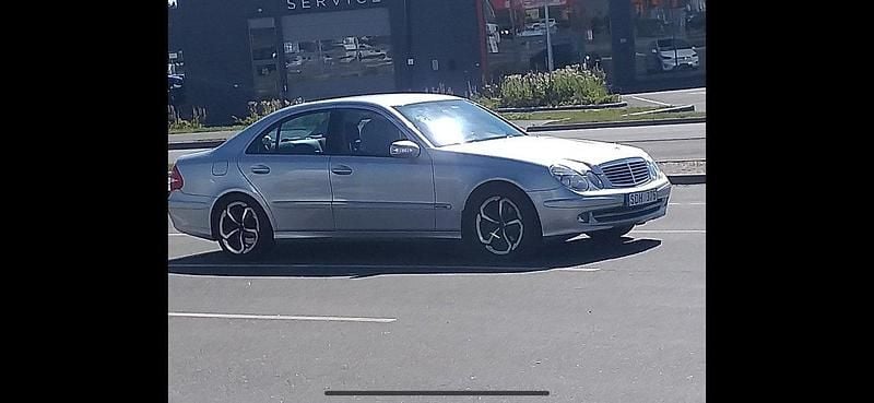 Silver Begagnad 2005 Mercedes E220 Avantgarde Sedan | 54 900 kr (Marknadspris) - Bild 1/4
