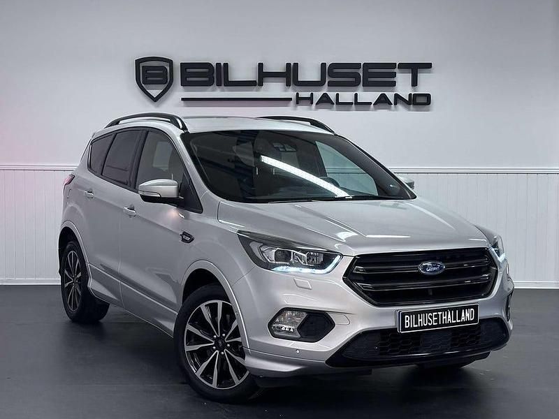 Grå Begagnad 2018 Ford Kuga ST-Line SUV | 159 000 kr (Marknadspris) - Bild 1/4