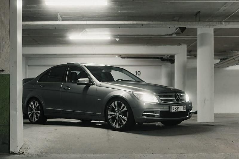 Begagnad Mercedes C350 231 HK (169 kW) 2011 Gray metallic Sedan