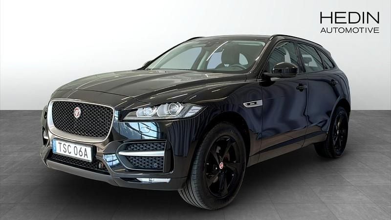 Svart (black) Begagnad 2019 Jaguar F-Pace R-Sport SUV | 270 000 kr (Marknadspris) - Bild 1/4