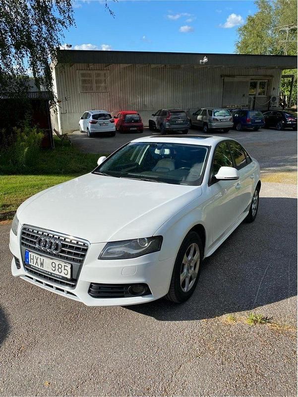 Vit Begagnad 2009 Audi A4 Sedan | 67 000 kr (Marknadspris) - Bild 1/4
