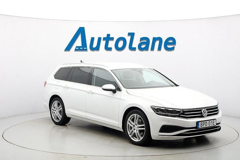 Vit Begagnad 2020 VW Passat Kombi | 219 900 kr (Marknadspris) - Bild 1/3