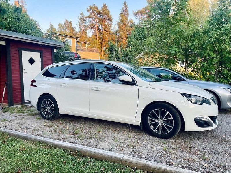 Vit Begagnad 2016 Peugeot 308 Allure Kombi | 89 000 kr (Marknadspris) - Bild 1/4
