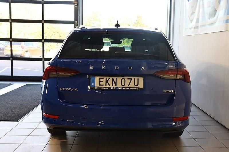 Begagnad Skoda Octavia 112 HK (82 kW) 2023 Blå Kombi