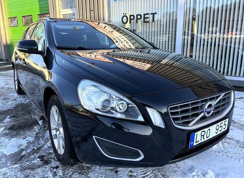 Begagnad Volvo V60 Summum 163 HK (119 kW) 2011 Svart Kombi