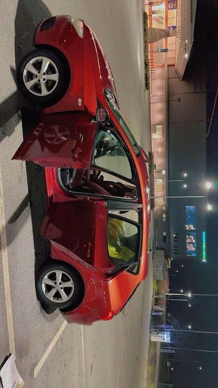 Röd Begagnad 2009 Seat Ibiza Style Halvkombi | 45 000 kr (Marknadspris) - Bild 1/4