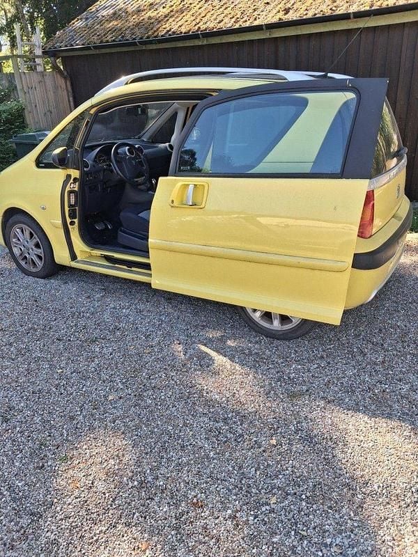 Gul Begagnad 2005 Peugeot 1007 Sport Halvkombi | 25 000 kr (Superpris) - Bild 1/3