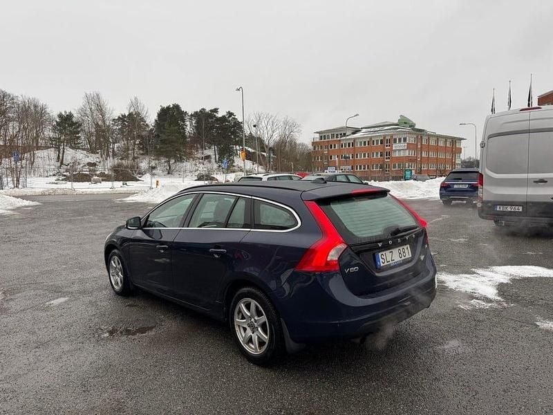 Begagnad Volvo V60 Momentum 180 HK (132 kW) 2011 Blå Kombi