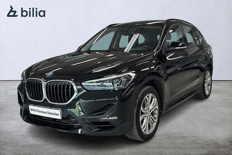 Svart Begagnad 2020 BMW X1 Sport Line SUV | 254 900 kr (Bra pris) - Bild 1/4