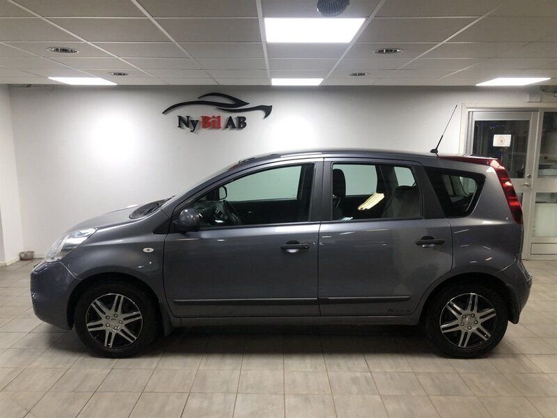 Ljusblå (blå) Begagnad 2009 Nissan Note Minibuss | 36 000 kr (Lite dyr) - Bild 1/4