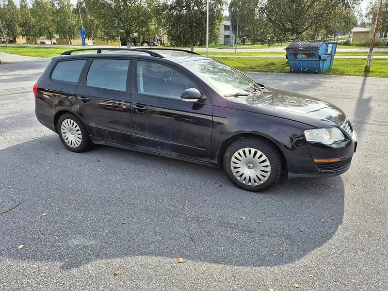 Svart Begagnad 2010 VW Passat Trendline Kombi | 22 500 kr (Lite dyr) - Bild 1/4