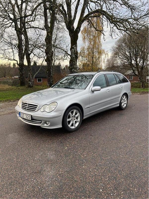Silver Begagnad 2007 Mercedes C180 Avantgarde Kombi | 27 995 kr (Marknadspris) - Bild 1/4