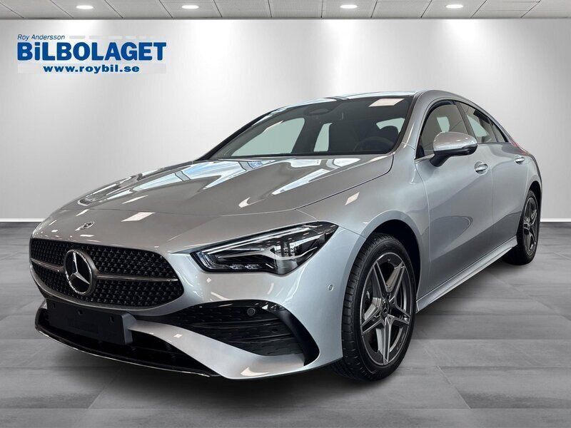 Silver Ny 2025 Mercedes CLA250e Advanced Sedan | 534 400 kr - Bild 1/4