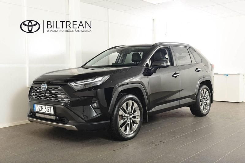Svart Begagnad 2022 Toyota RAV4 Hybrid Executive SUV | 389 900 kr (Marknadspris) - Bild 1/4