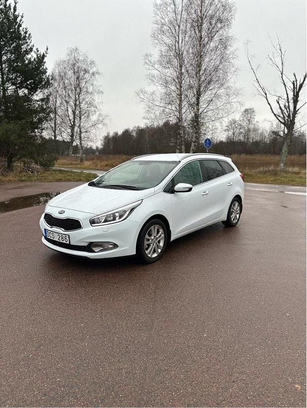 Vit Begagnad 2014 Kia Ceed Sportswagon Comfort Kombi | 59 900 kr (Bra pris) - Bild 1/4