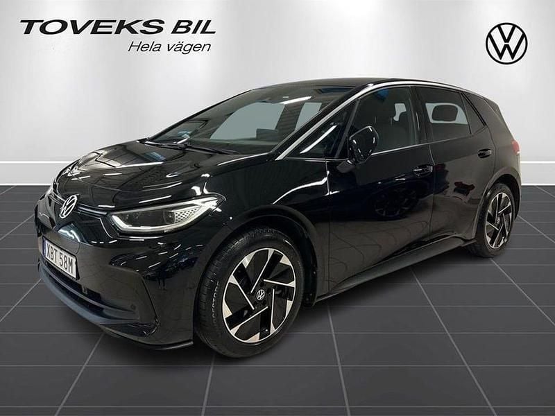 Grenadilla black black Begagnad 2024 VW ID.3 Pro Halvkombi | 359 000 kr (Marknadspris) - Bild 1/4